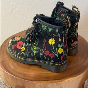 *LIKE NEW* Girls Dr Martens Floral Fabric Boots